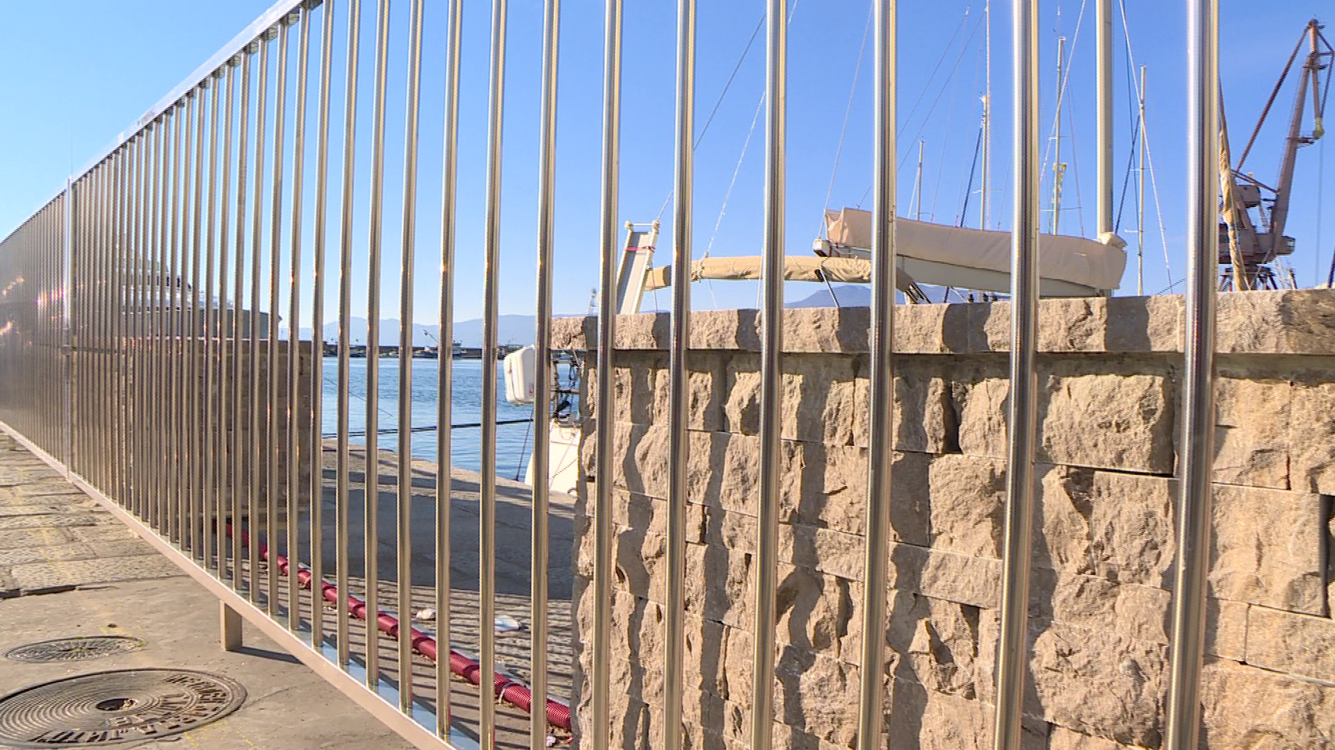Vukorepa: Za godinu dana putnička obala bit će bez automobila, do tada ograde ostaju zbog sigurnosti