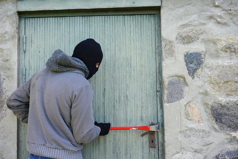 thief-1562699_1920 (1)