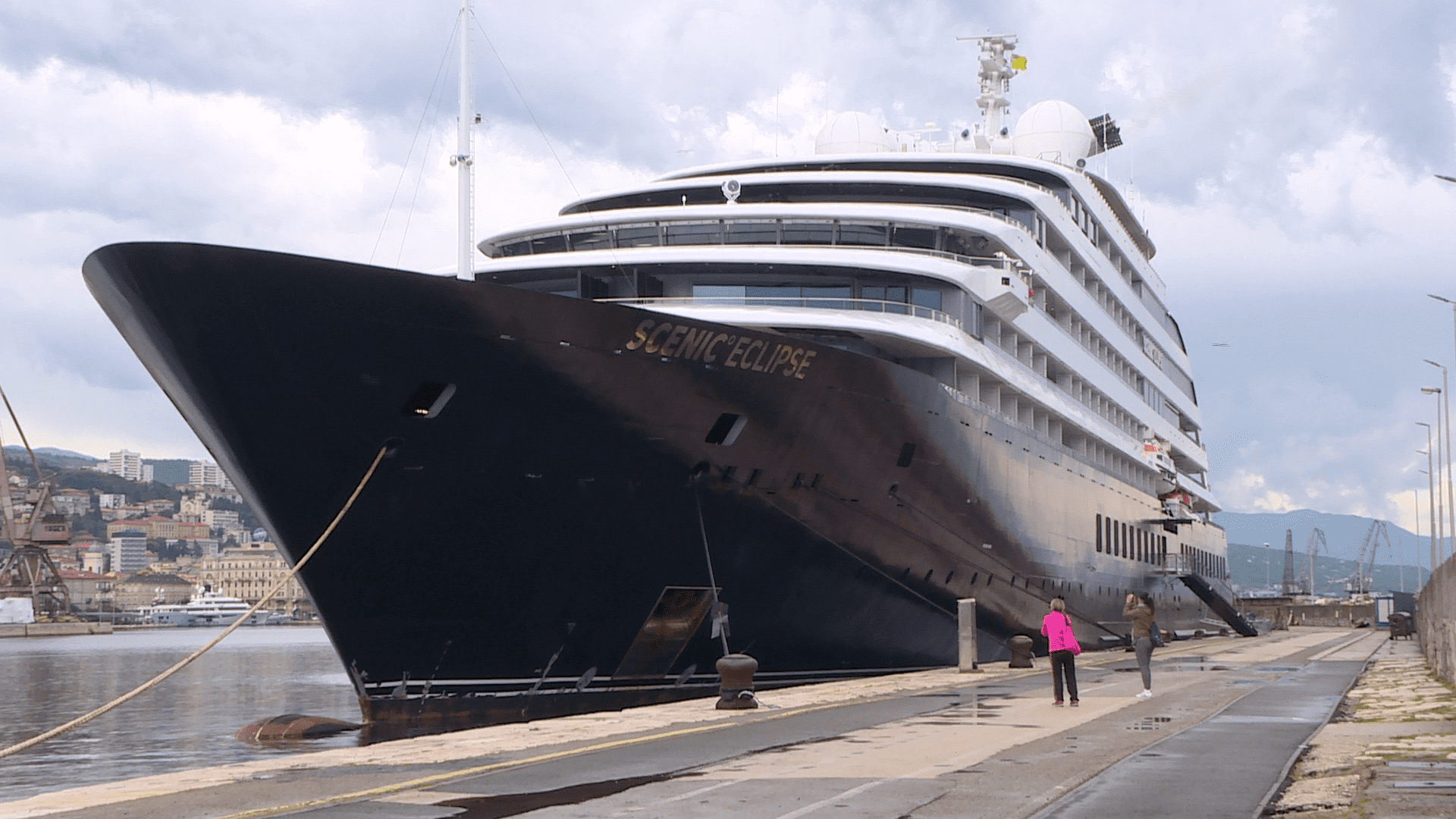 Bez putnika, samo s posadom, u riječku luku uplovio najluksuzniji polarni brod na svijetu