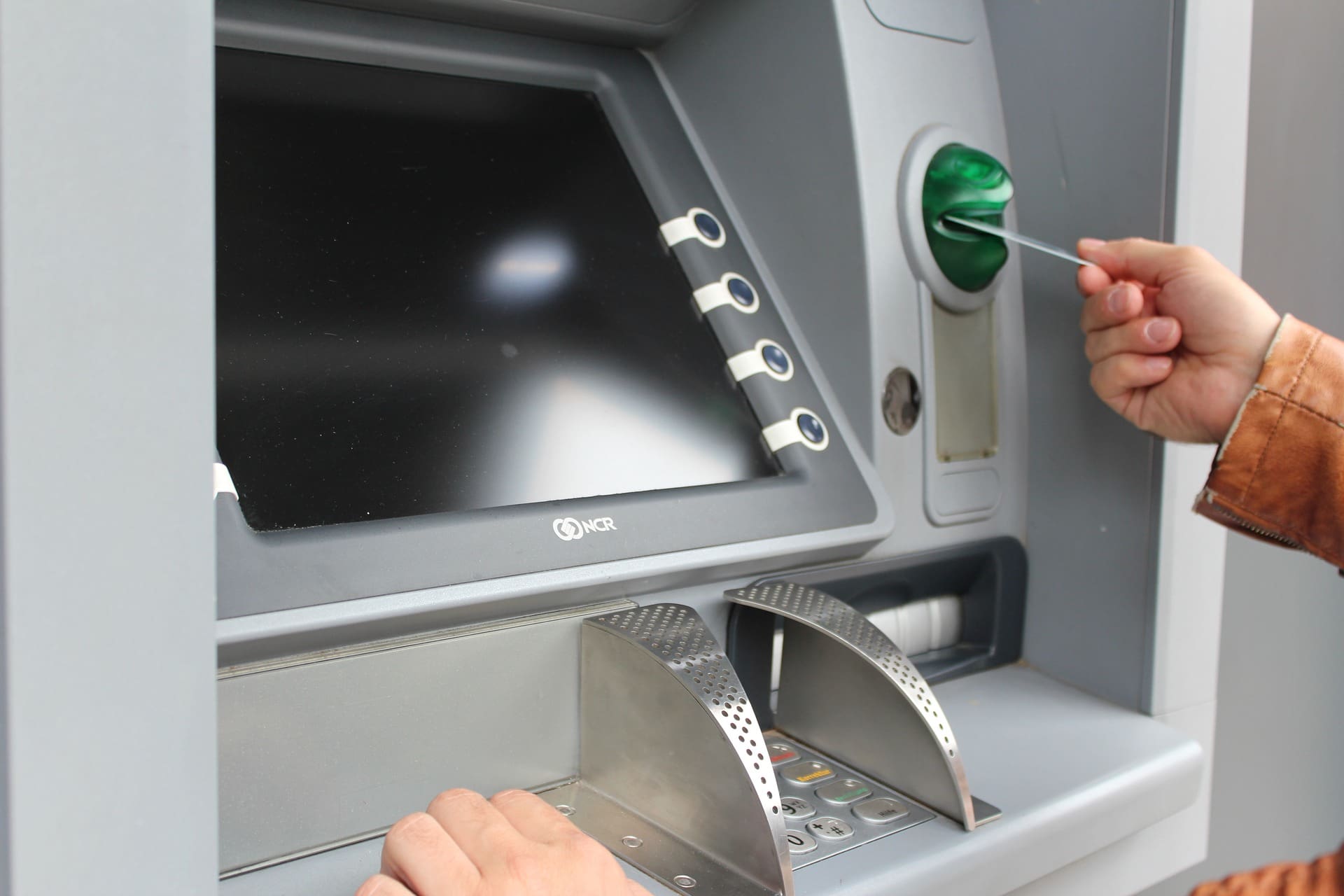 Viškovo: Predstavljala se kao službenica banke pa starici ukrala 4 500 kn