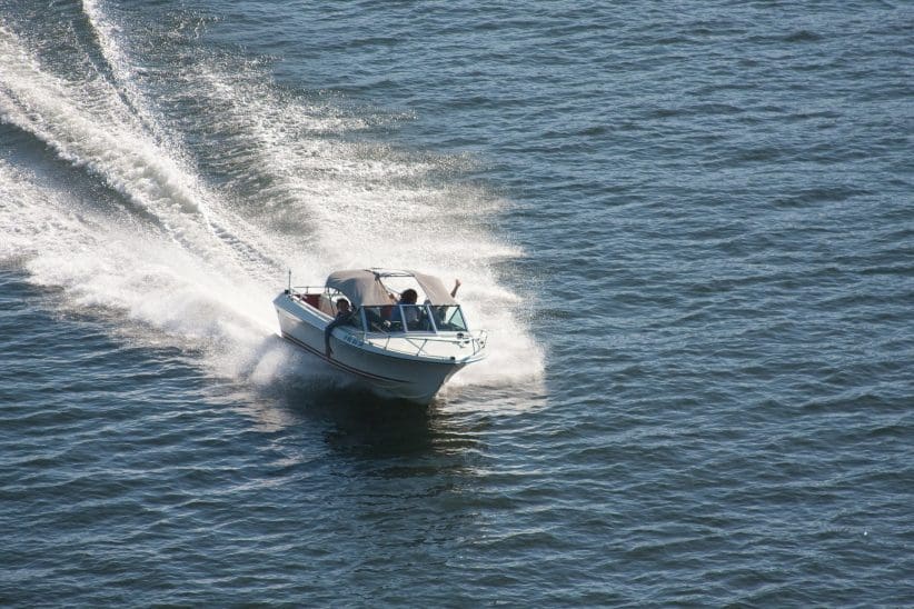 speedboat-271768_1920