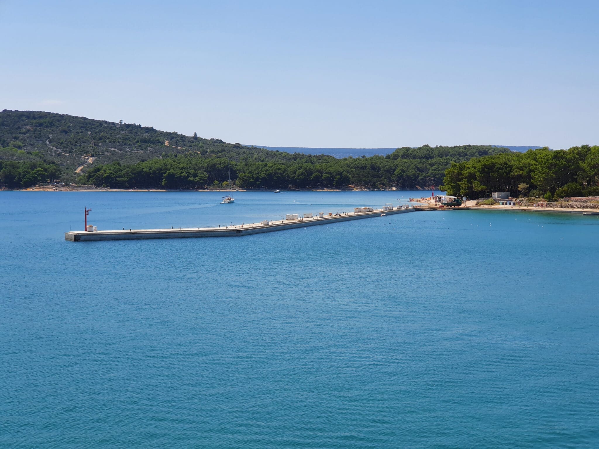 Radovi na dogradnji zapadnog dijela luke Cres nastavljaju se nakon turističke sezone