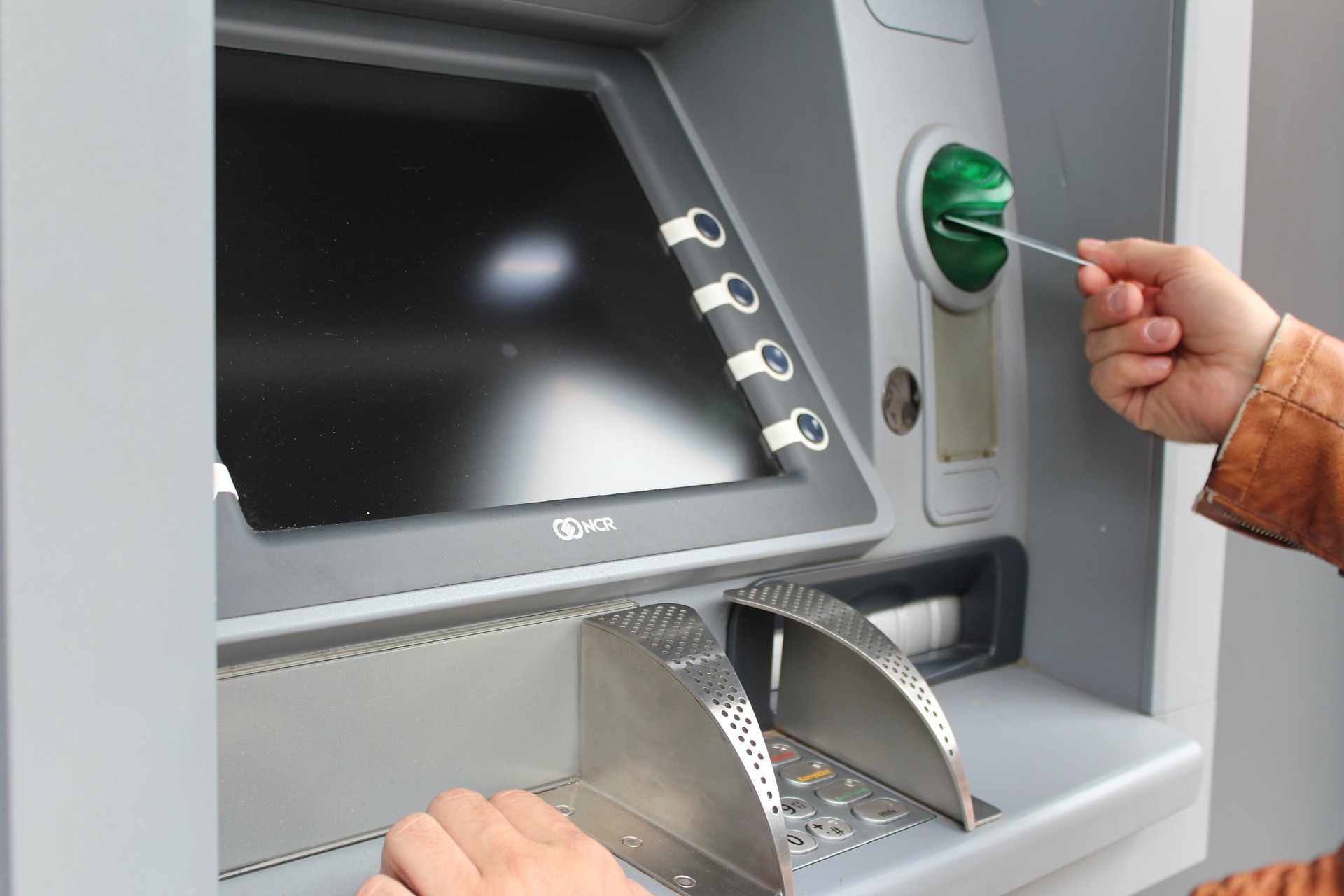 Krađom bankovne kartice i pina građanin oštećen za 14 000 kuna