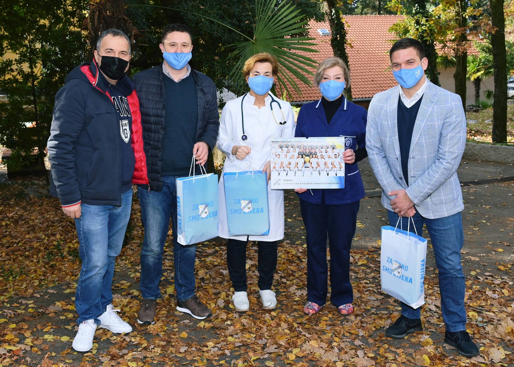 Predstavnici HNK Rijeke posjetili Dječju bolnicu na Kantridi.