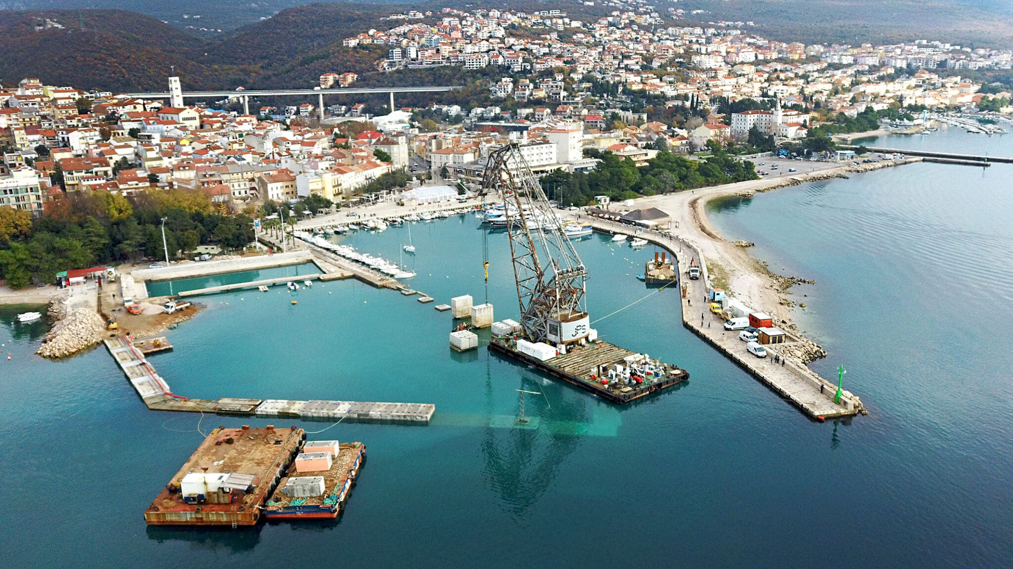 Postavljeno 2/3 betonskih blokova, nazire se nova vizura crikveničke rivijere