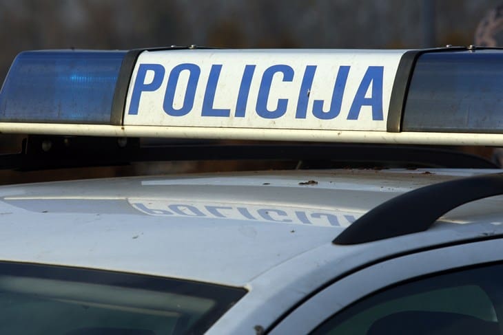 policija