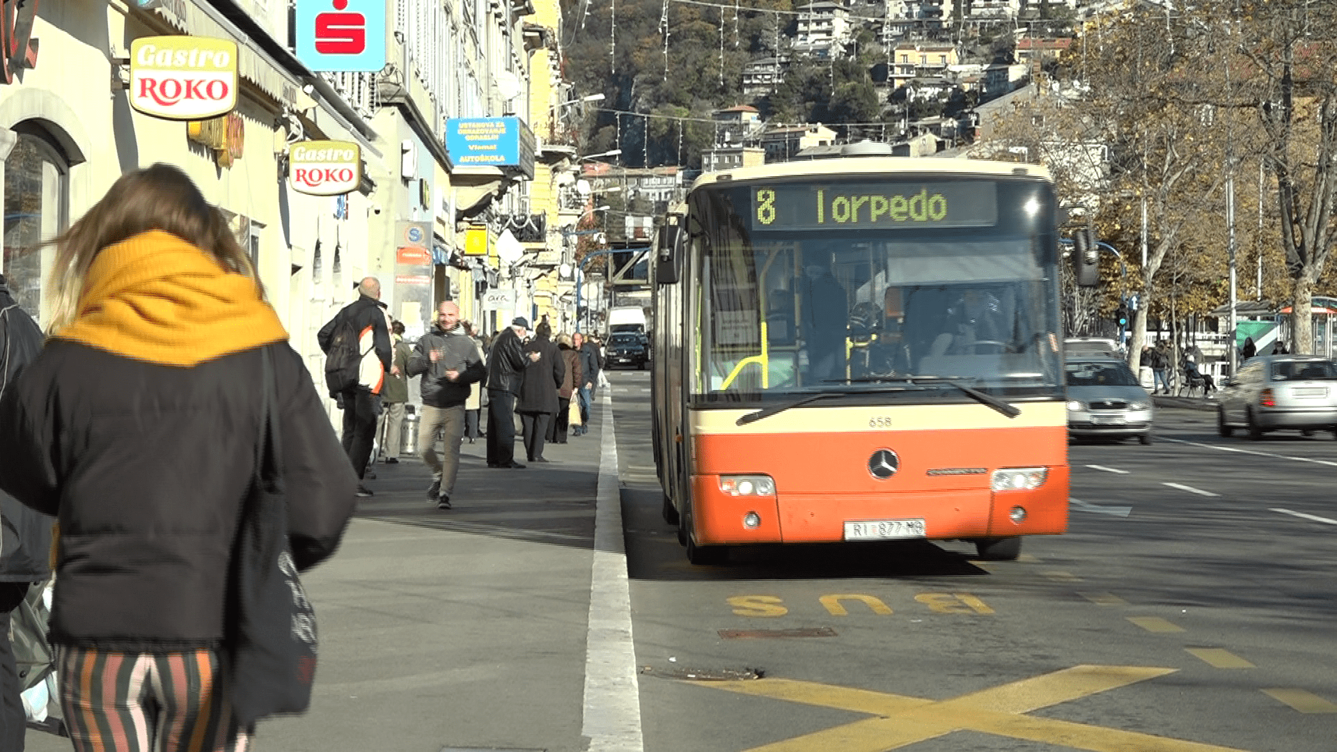 Zbog ograničenog broja putnika u autobusima, Autotrolej je u promet pustio dodatne linije