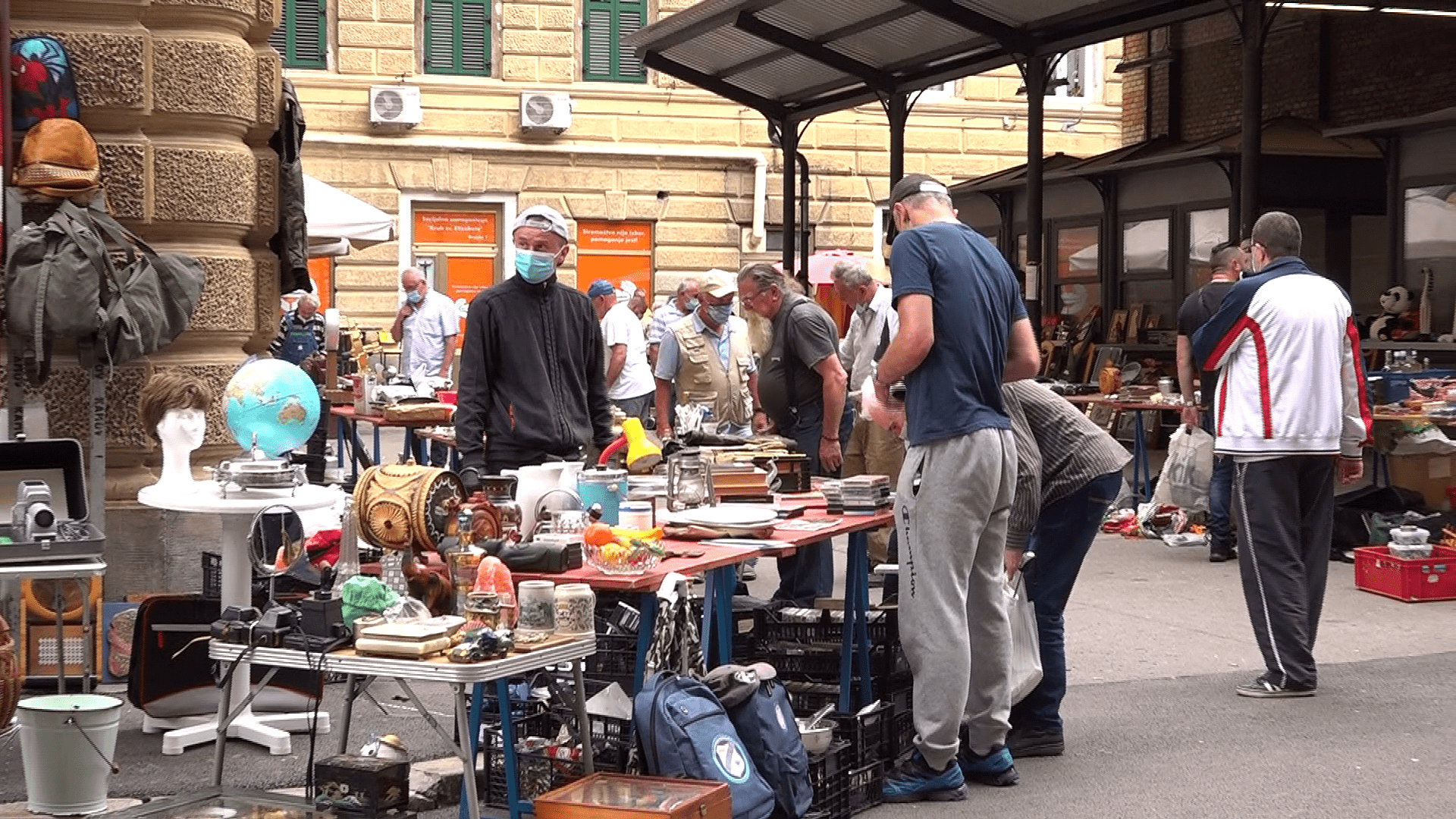 Sajam rabljenih predmeta, popularni buvljak,  vratio se na tržnicu Brajda
