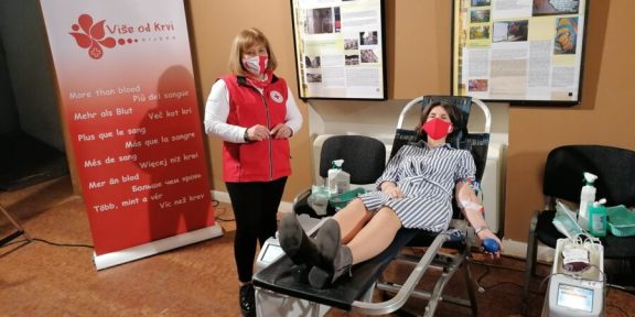 Akcija-darivanja-krvi-volonteri-EPK-1-900x600