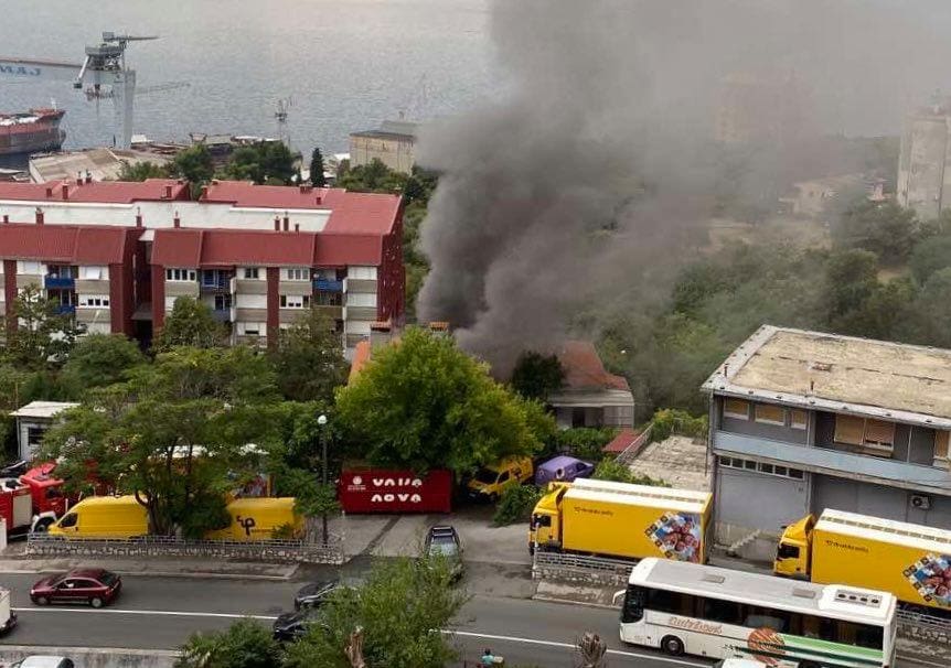 Tijekom gašenja požara u stanu na Zametu pronađen mrtav muškarac