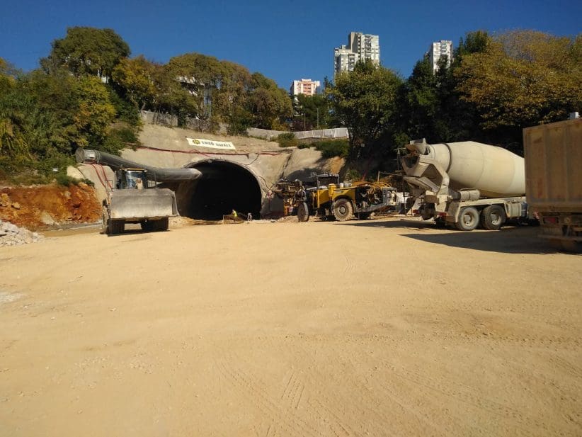 IMG-81a206e817d94b34451e0e87ead36bfa-V