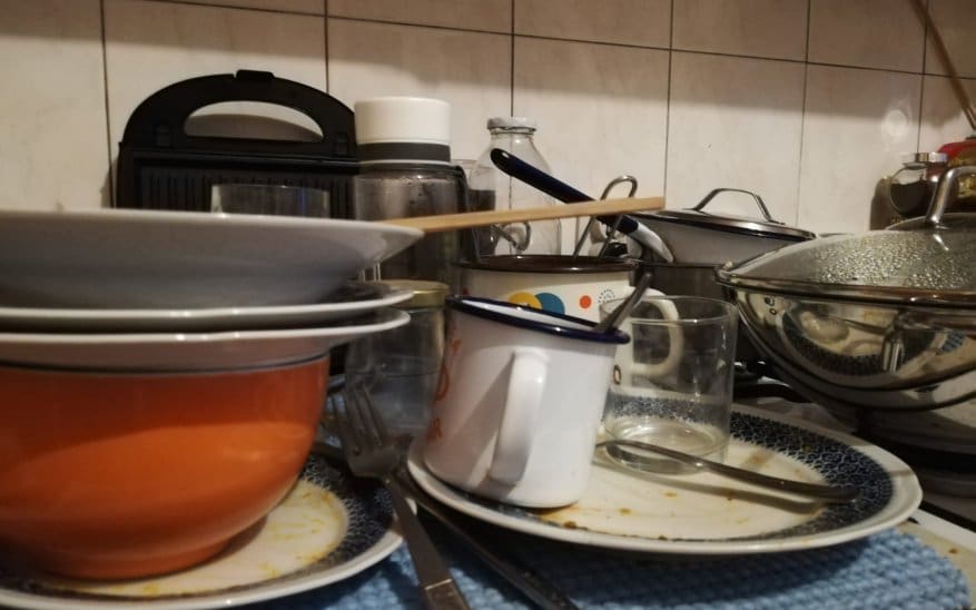 Otvorenje izložbe Jutros sam stala na Korzu: Što bi se dogodilo kada bi žene prestale sa kućnim poslovima?