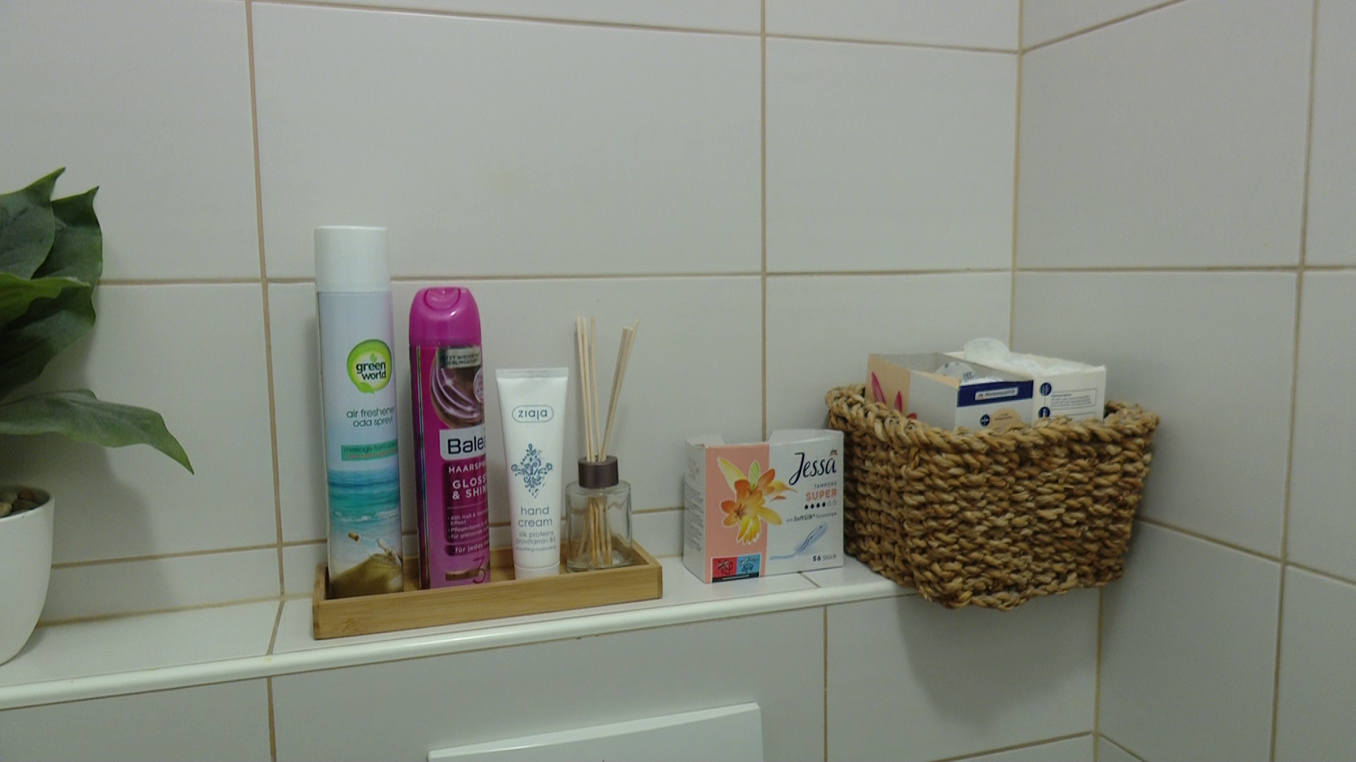 Još jedan pozitivan trend: U wc-u kafića Kod Zajca ženama su besplatno dostupne higijenske potrepštine
