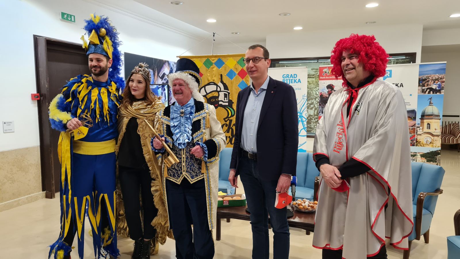 Novi meštar Riječkog karnevala Sandi Pribanić preuzeo ključeve grada