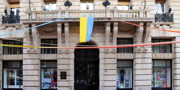 Ukrajinska zastava na zgradi Gradske uprave (1)