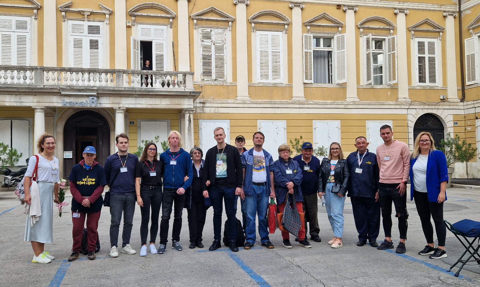 Članovi Savjeta mladih prodavali Ulične svjetiljke