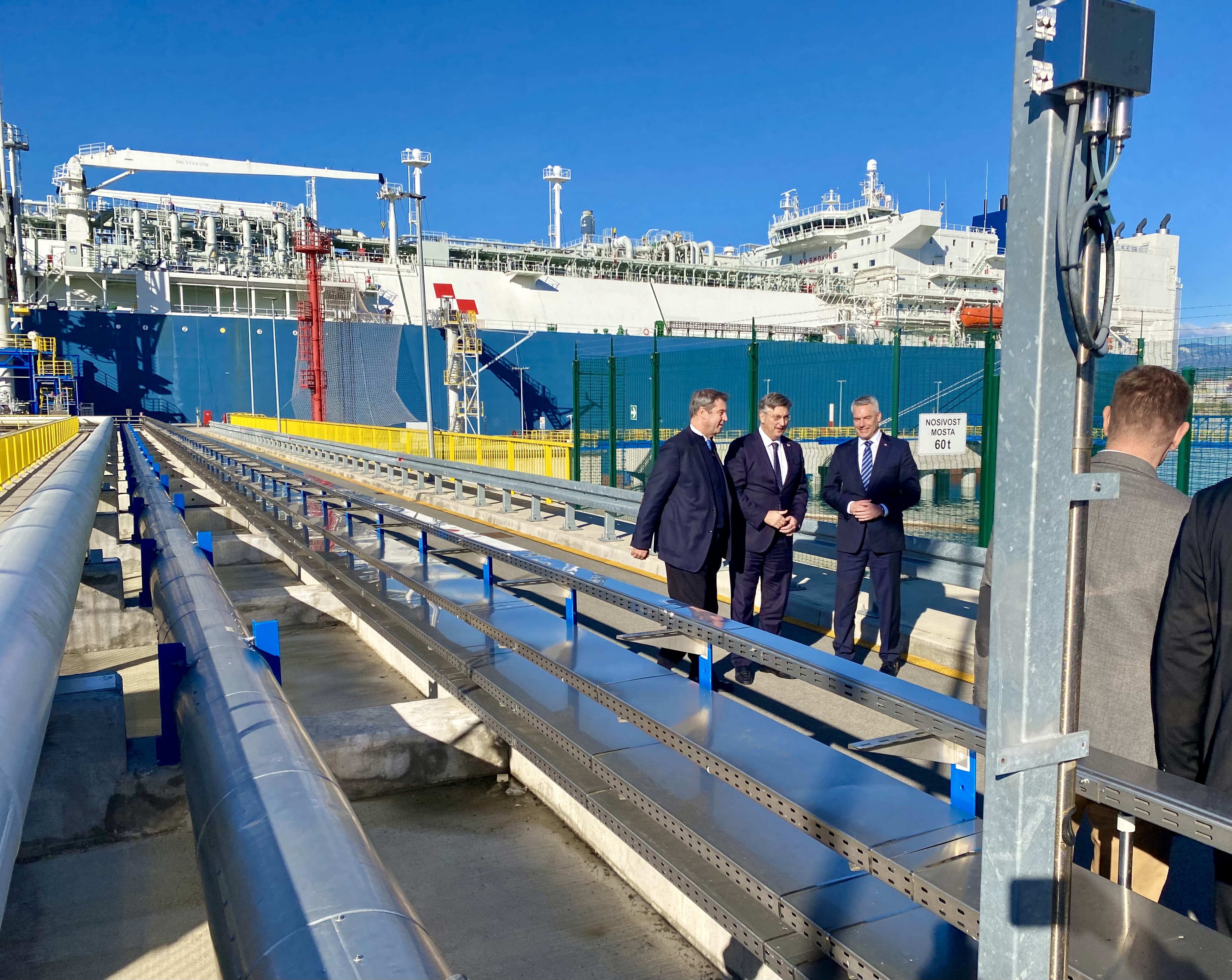 Premijer Plenković s austrijskim kancelarom i bavarskim premijerom u posjetu LNG terminalu