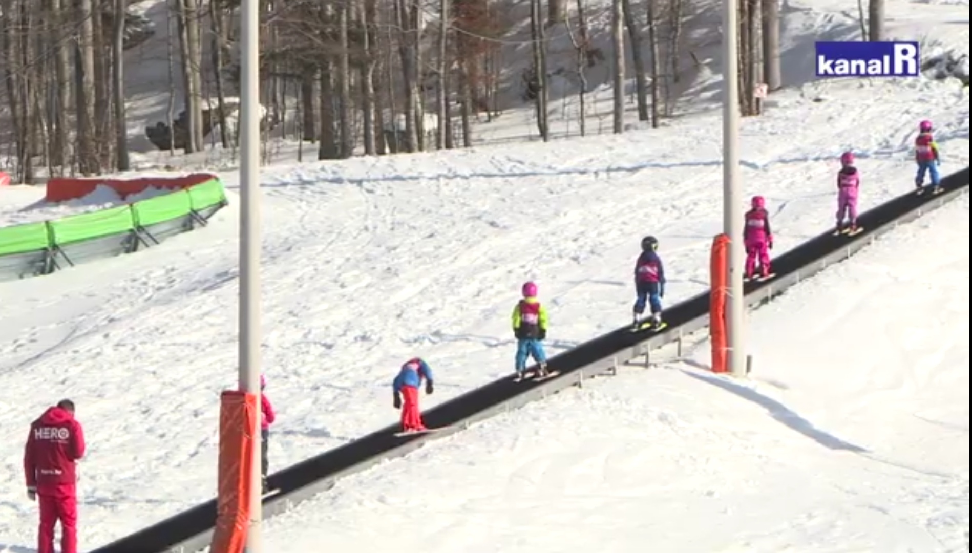 Projekt Ski kluba Rijeka: Djecu iz lovranskog Doma besplatno uče skijati na Platku