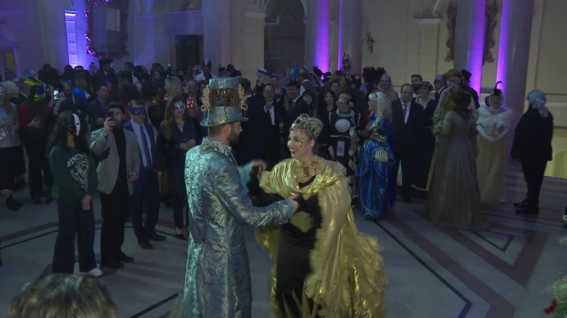 Guvernerova palača ugostila tradicionalni Humanitarni karnevalski bal