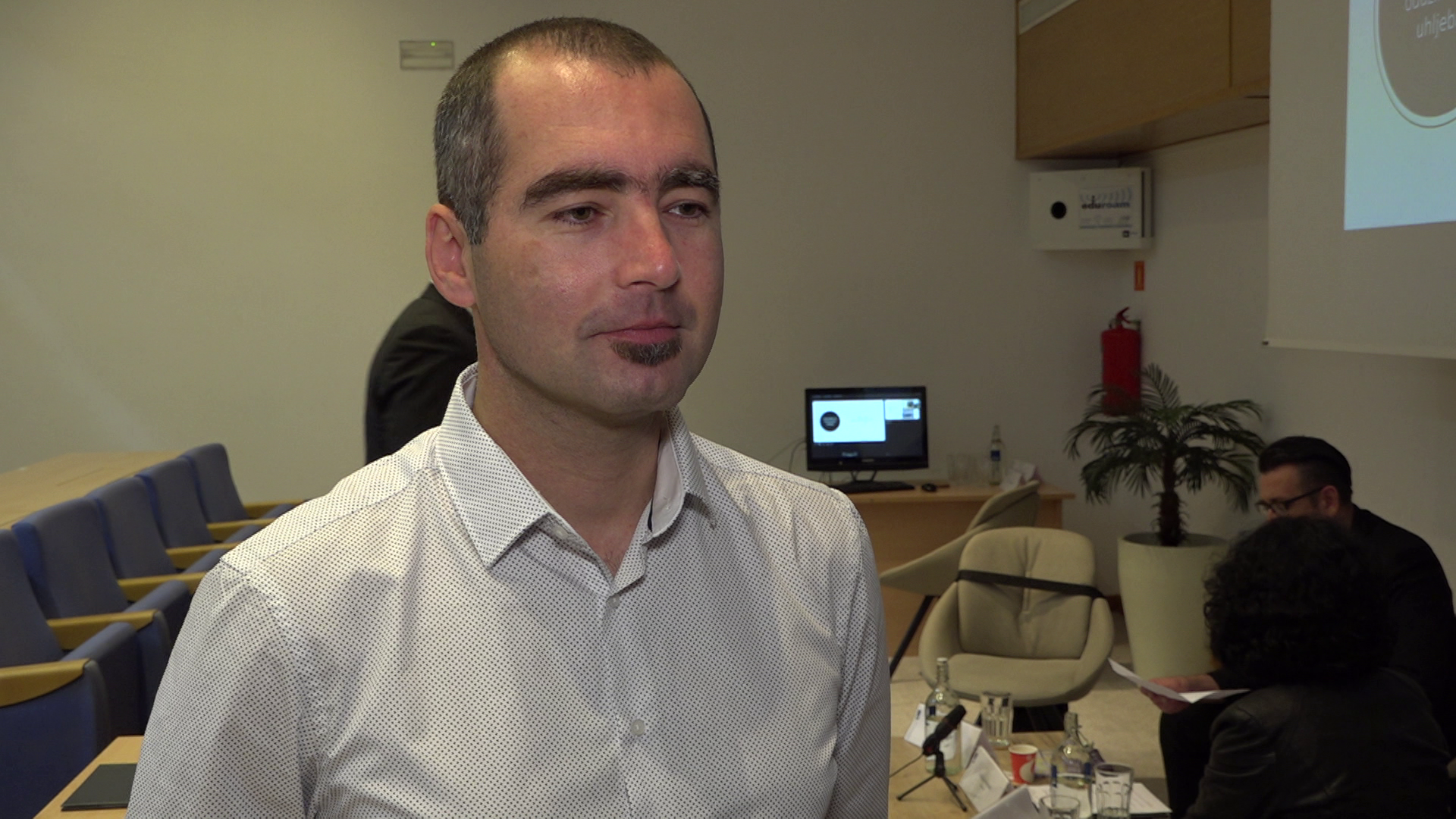 Predstavljena knjiga Uhljeb Zvonka Bumbera