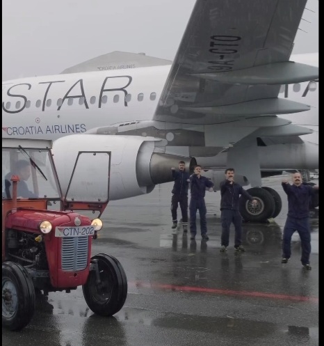 Podrška Letu 3: Djelatnici Croatia Airlinesa stavili brkove i zaplesali uz Mama ŠČ