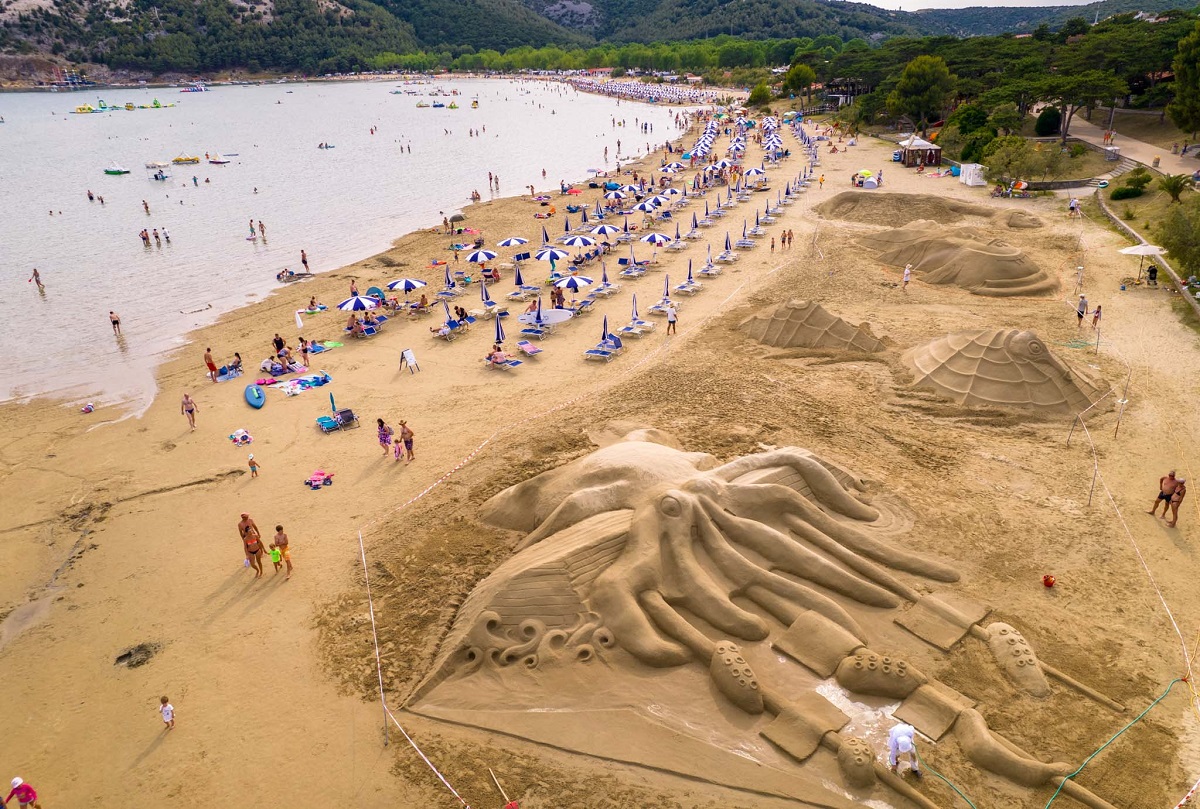Pješčane kreacije na Rajskoj plaži u Loparu: Završio festival skulptura u pijesku