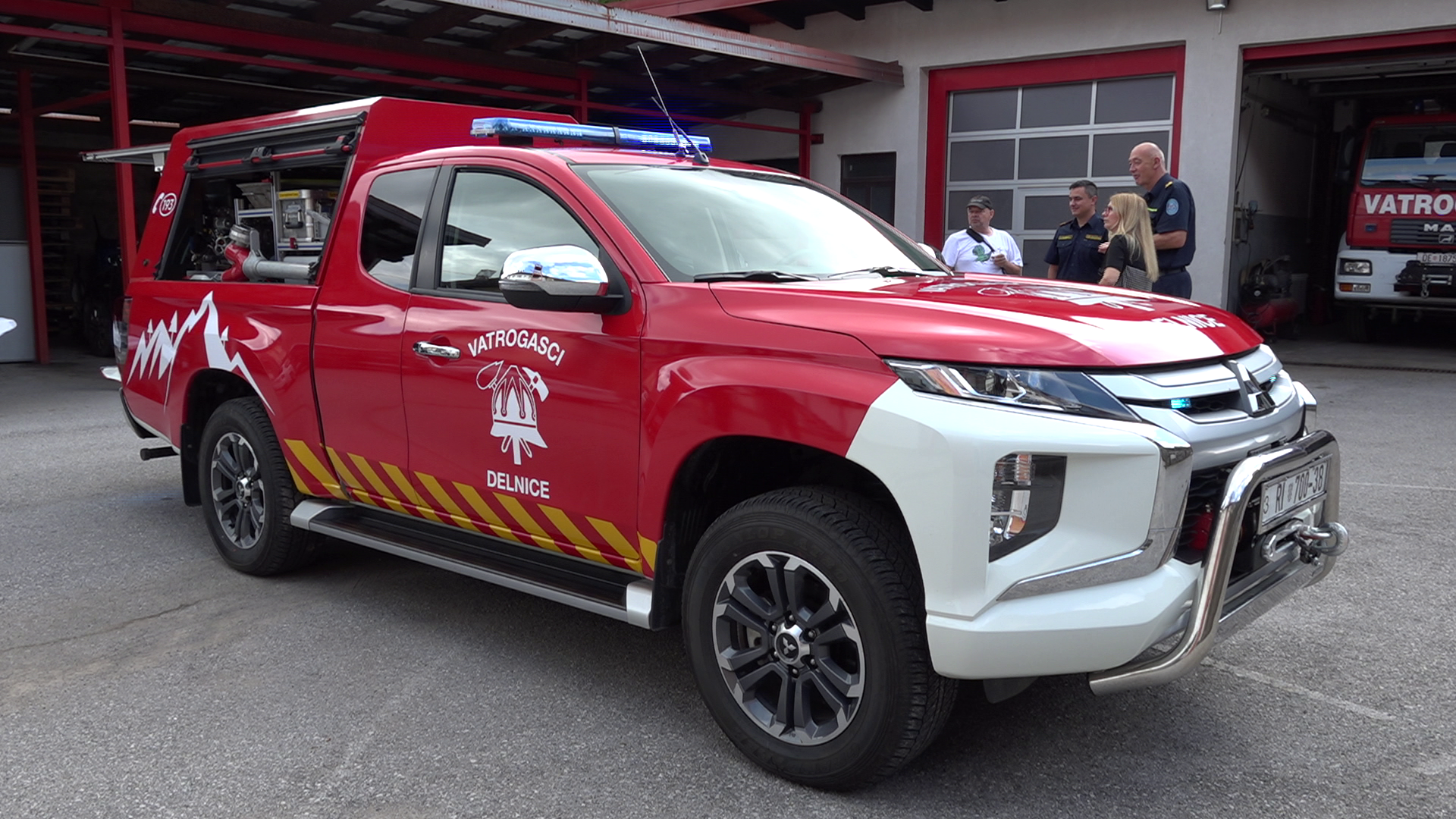 Delničkim vatrogascima predano je novo vatrogasno vozilo