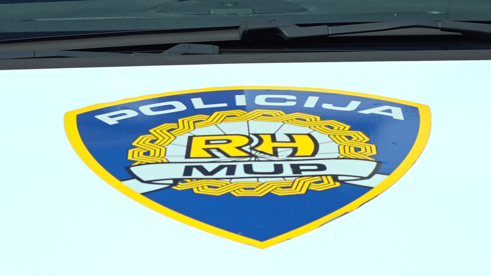 76.godišnjakinji na ulazu na groblje Drenova s vrata otrgnuo lančić