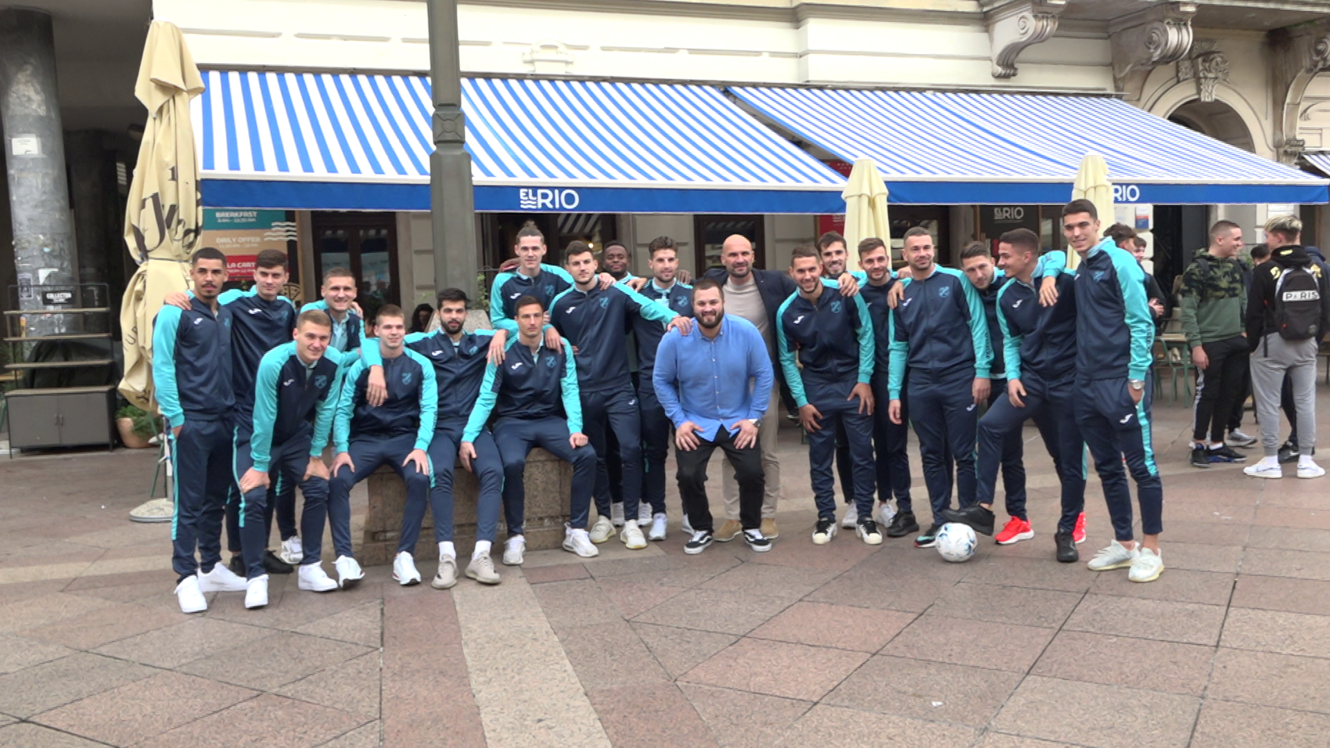 Nogometaši Rijeke družili se s navijačima uoči derbija s Dinamom