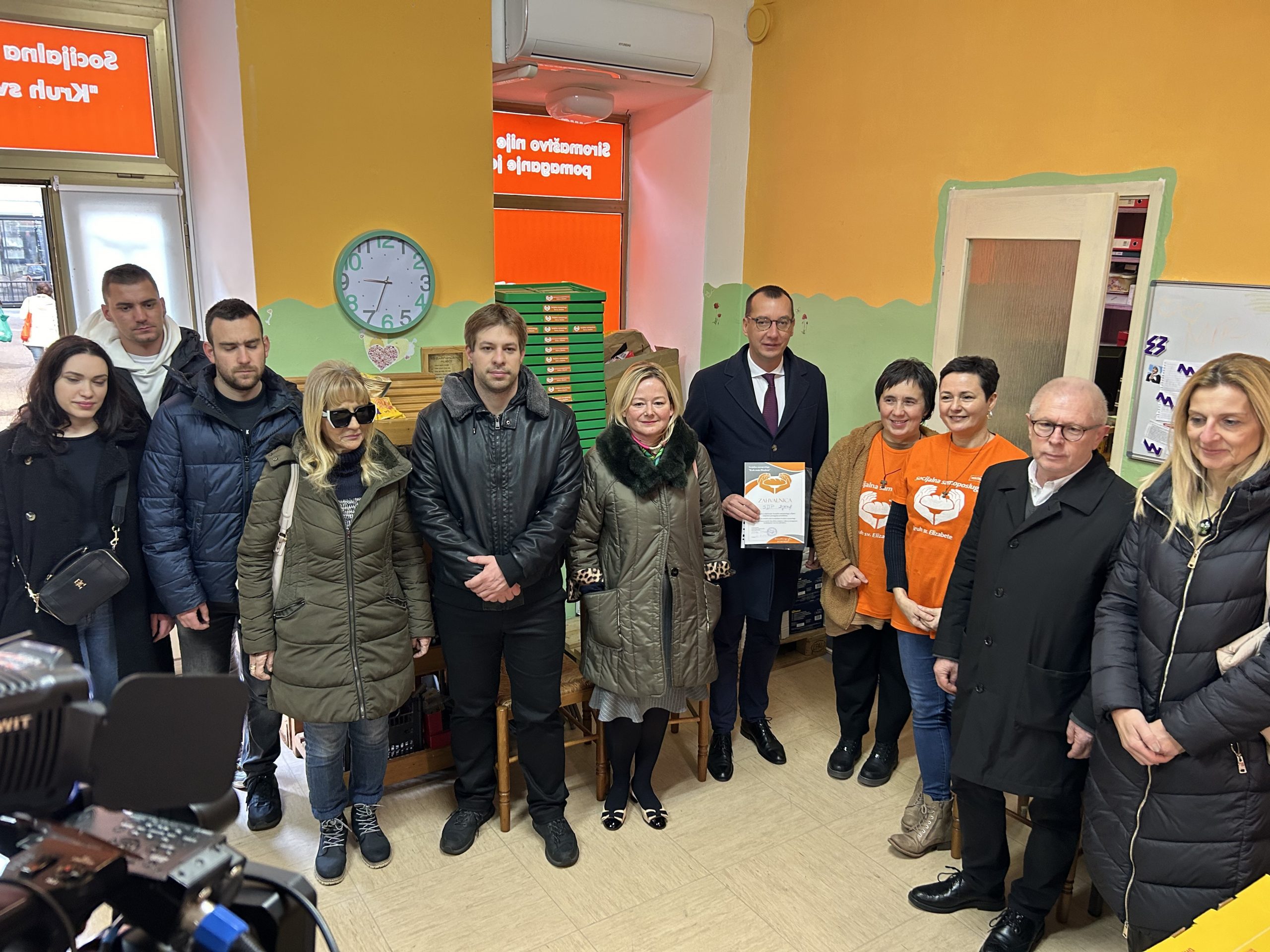 Riječki SDP donirao namirnice Socijalnoj samoposluzi