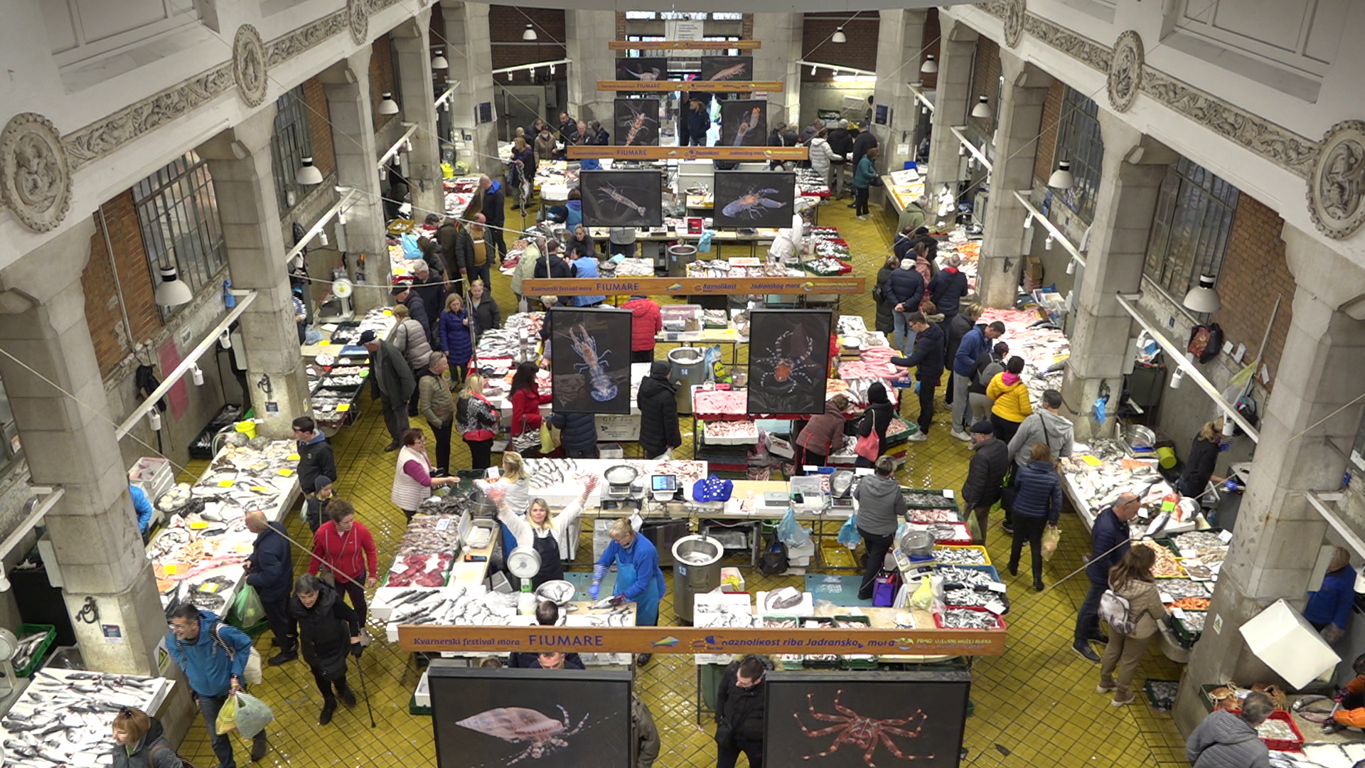 Jeste obavili kupovinu? Riječka placa jutros je vrvila kupcima