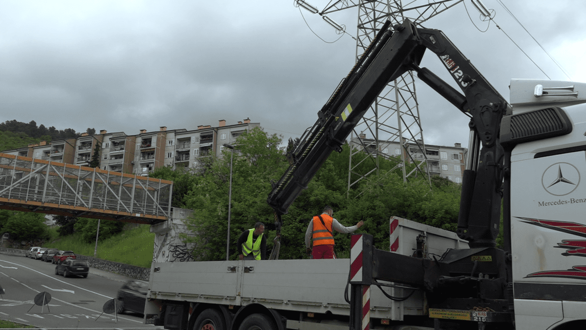 Postavlja se semafor na Škurinjskoj cesti kod škole