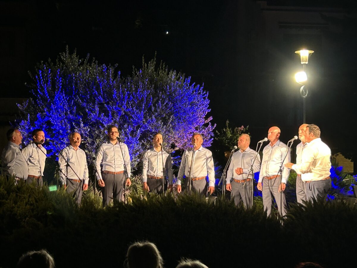 Klapa Sveti Jakov zapjevala na Mulini: Oduševljena publika tražila bis