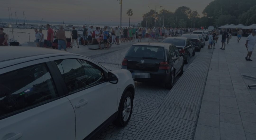 Nepropisno parkiranje u centru Crikvenice veliki je problem