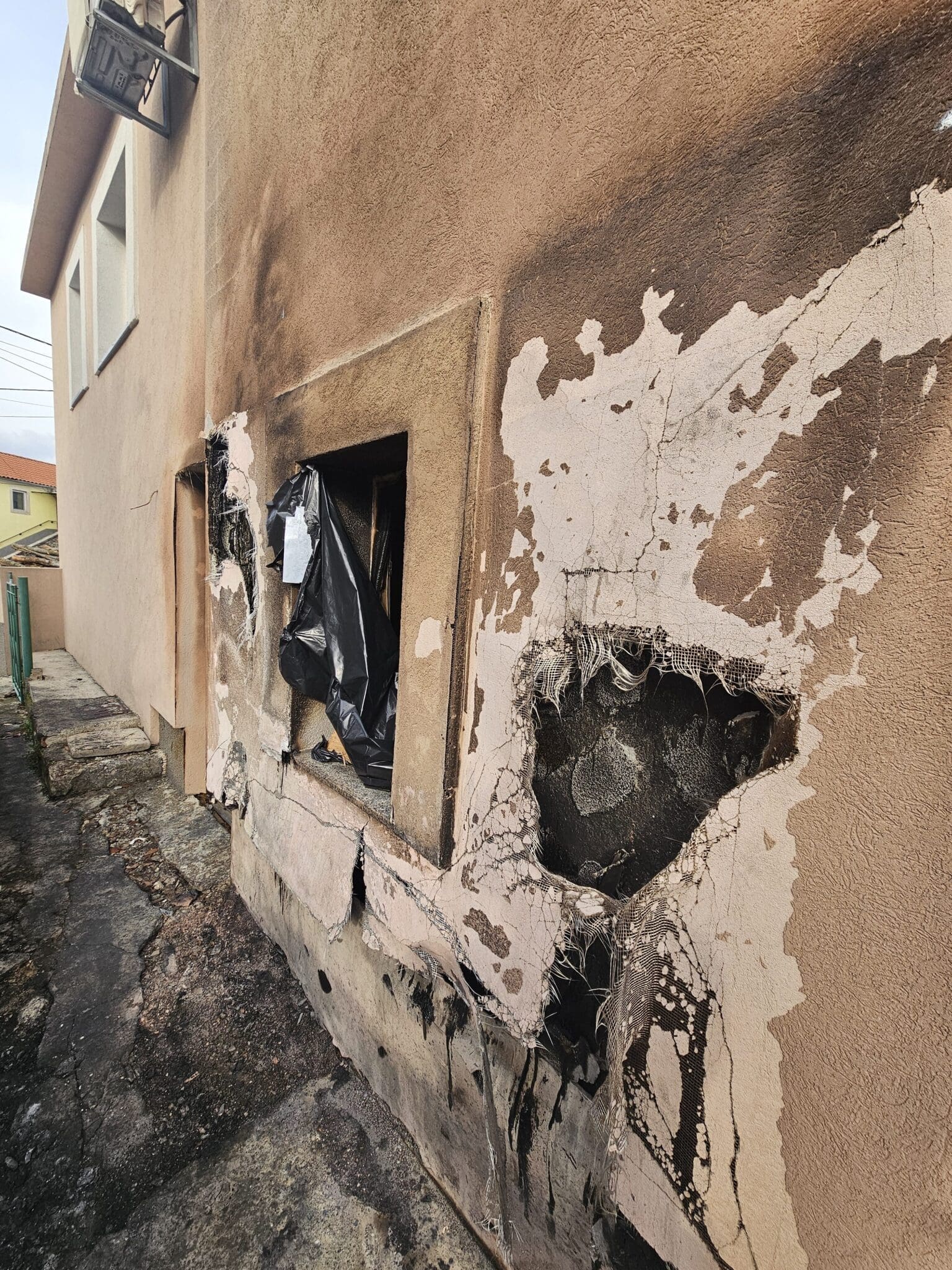 Humanitarna akcija Čavja za svoji judi – za obitelj iz Žeželovog sela kojoj je izgorjela kuća
