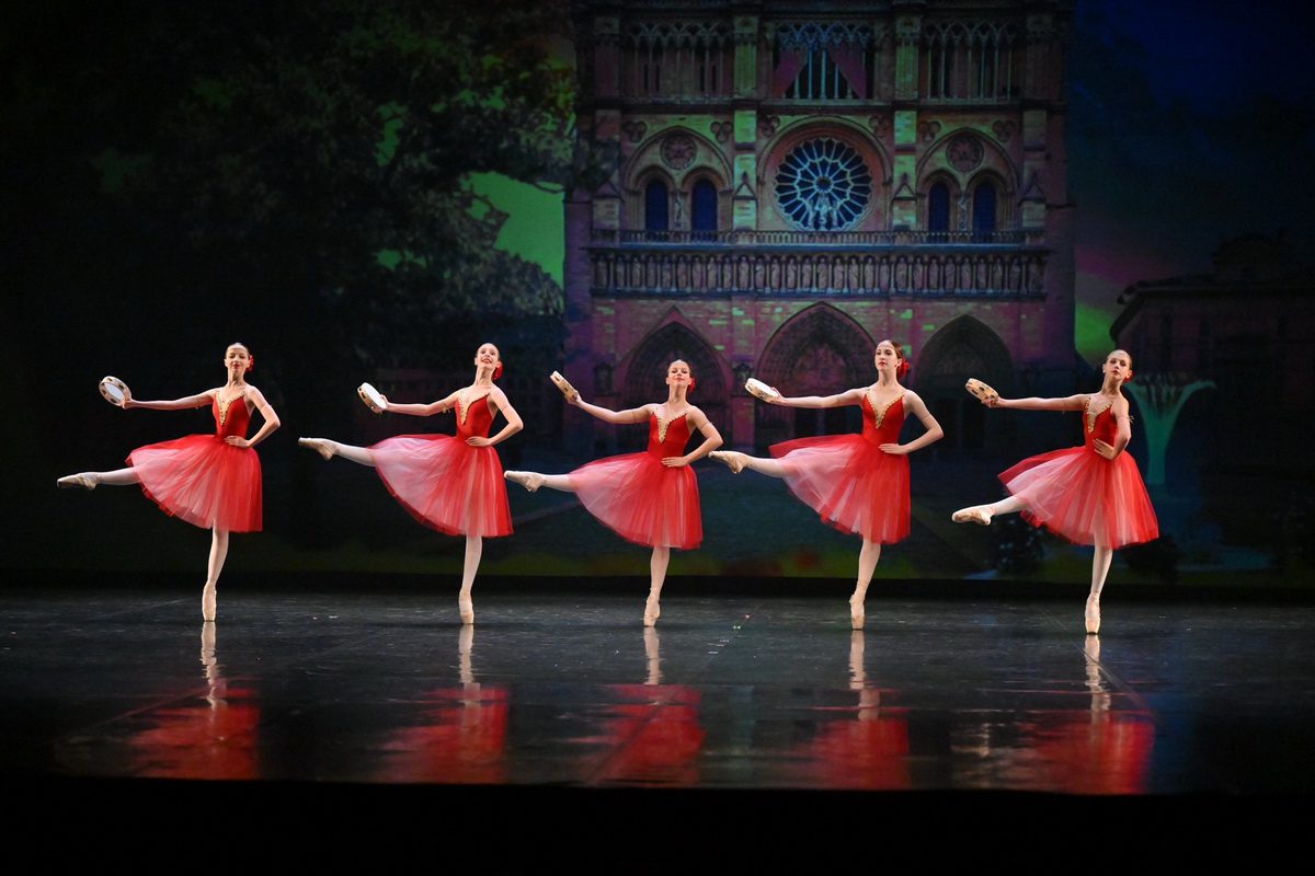 150 plesača i plesačica na božićnom plesnom spektaklu u Opatiji