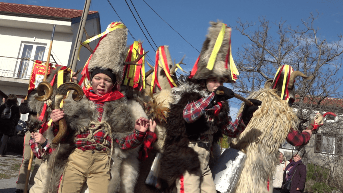 Mići zvončari pul Marčeji: 300 malih zvončara okupilo se na tradicionalnoj smotri