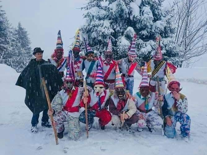 Crnoluški Pesniki kreću u cjelodnevni obilazak