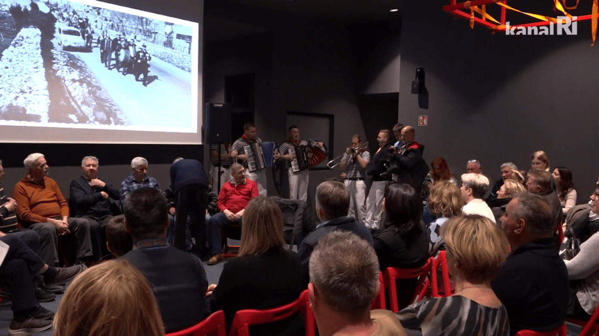 U Kući halubajskega zvončara premijerno je prikazan film ”Besedi našeh stareh”