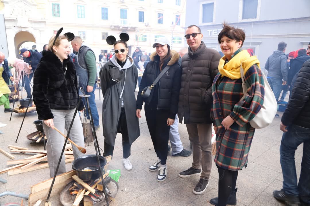 Novinari i ugostitelji kuhali maškaranu maneštru: Pogledajte što je skuhala ekipa Kanala Ri
