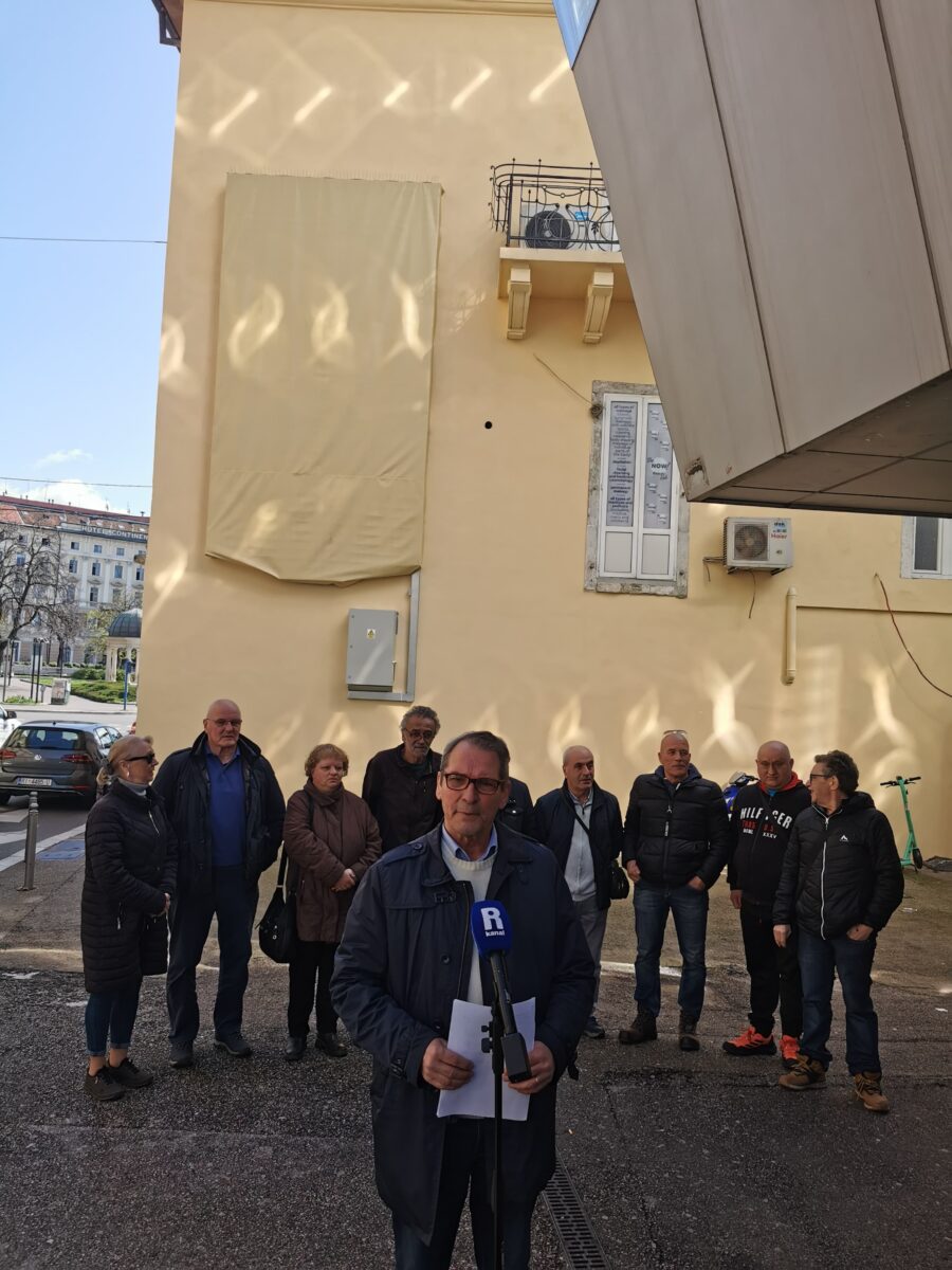 Prekriven reklamni pano na Fiumari: VMO Školjić – Stari grad uspio u inicijativi