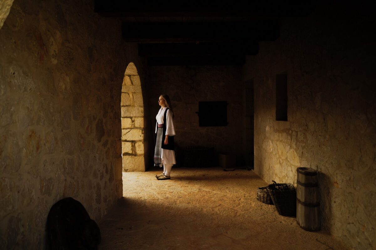 Otvorenje 21. izložbe Žena na postamentima na Korzu