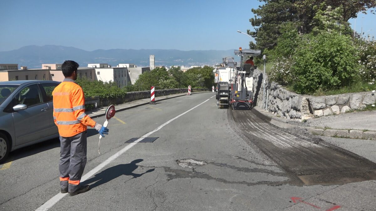 Počeli radovi na obnovi dijela kolnika Ulice Ratka Petrovića na Gornjoj Vežici