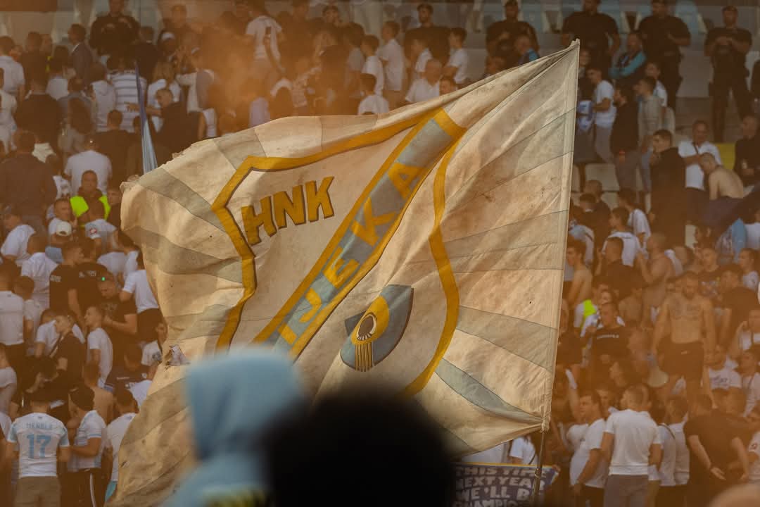 Armada apelira: Bez utrčavanja u teren