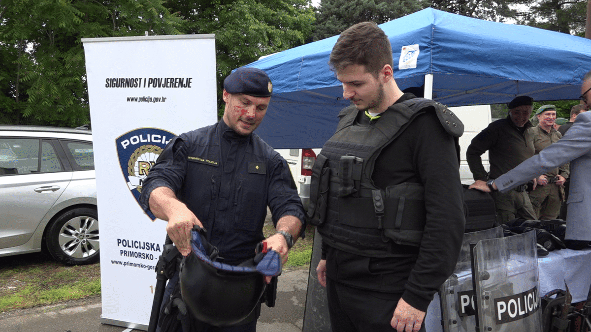 Policija održala Dan otvorenih vrata za srednjoškolce