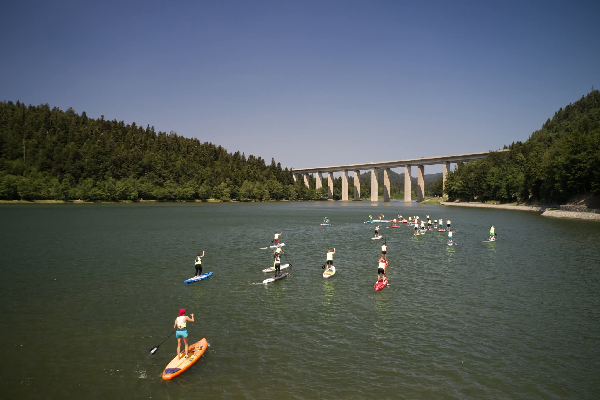 Adrenalinski vikend u Fužinama: 4. Najviša SUP regata za sve generacije na jezeru Bajer