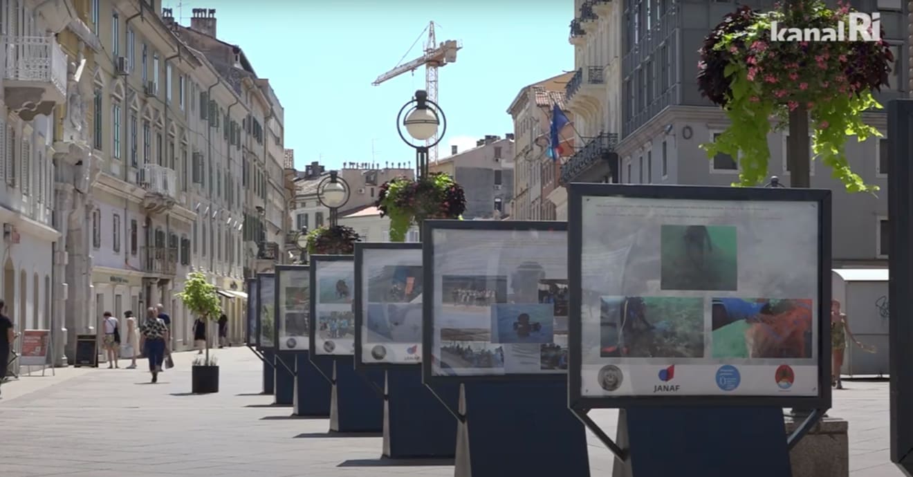 Zajedno do ljepše prirode: Na Korzu postavljena izložba volonterskih akcija 9. gardijske brigade
