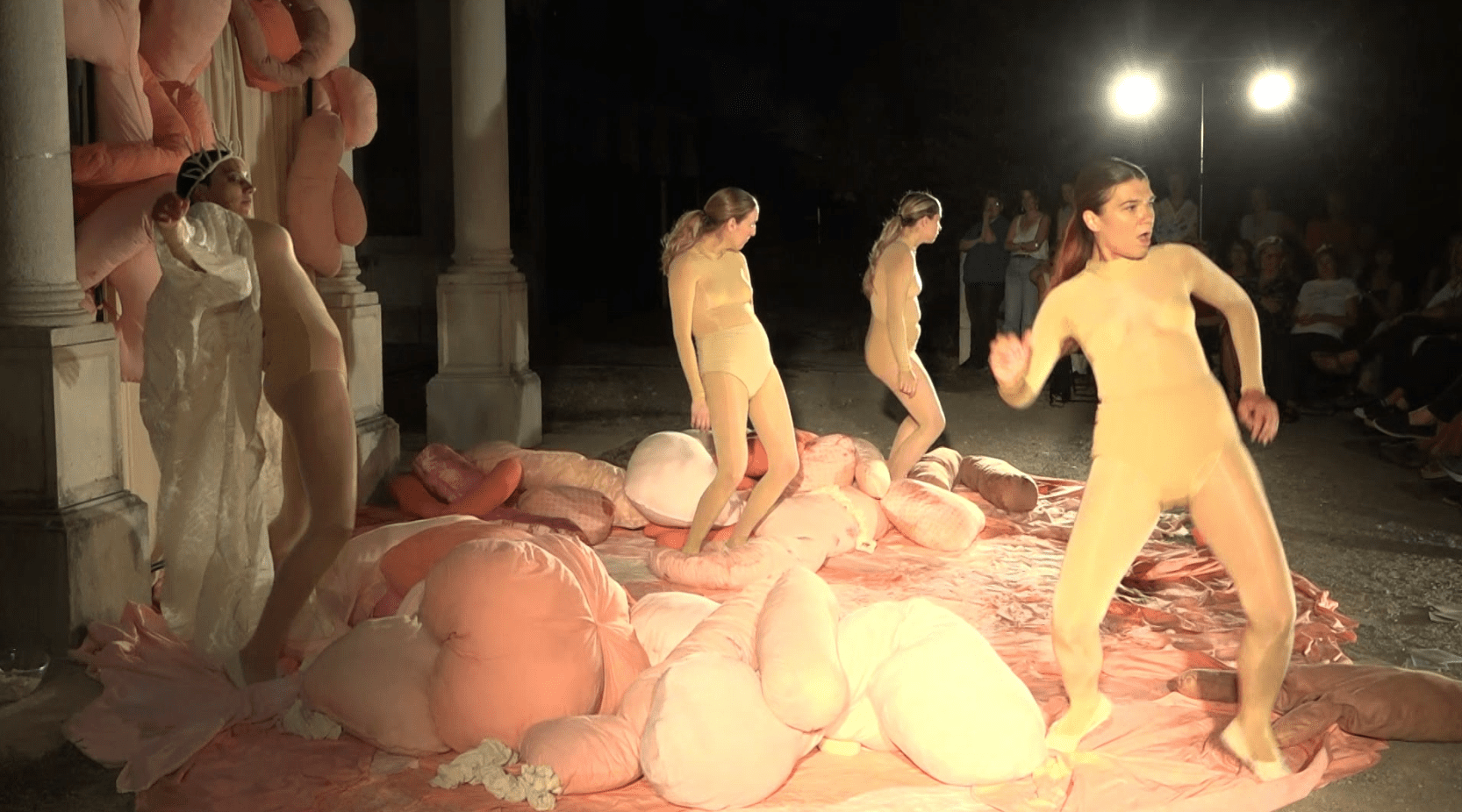 “Majke”: Scensko istraživanje odluke o majčinstvu