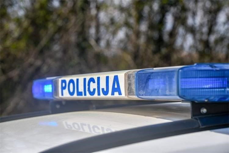 Policija traži očevice prometne nesreće u Baštijanovoj ulici