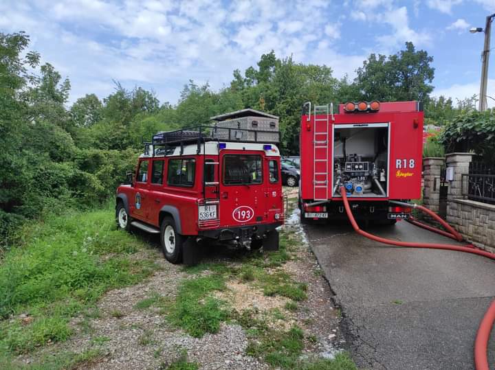 Nevrijeme na crikveničko-vinodolskom području: Vatrogasci imali pune ruke posla